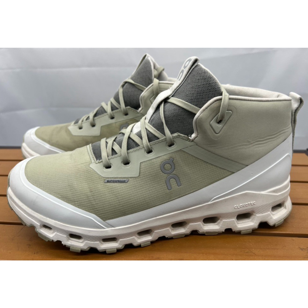Authentic On Running Cloudroam Waterproof boots in the Chalk/Ice Size 10.5